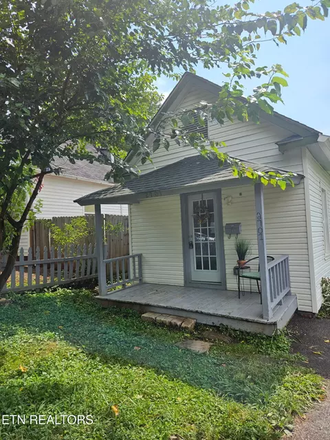 2701 Barton St, Knoxville, TN 37917