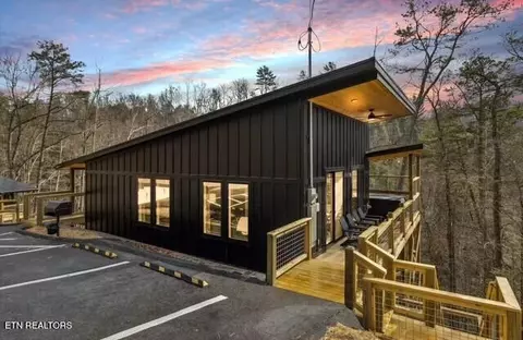 2017 Ridgecrest Loop Ln, Sevierville, TN 37876