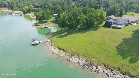 1230 Owens Ln, Dandridge, TN 37725
