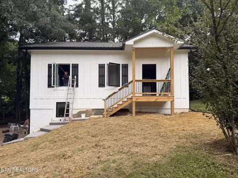 329 Old Emory Rd, Clinton, TN 37716