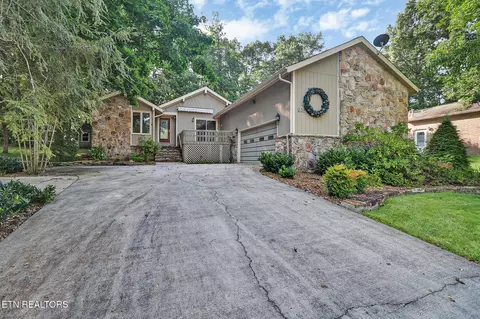 205 Lakewood Dr, Crossville, TN 38558