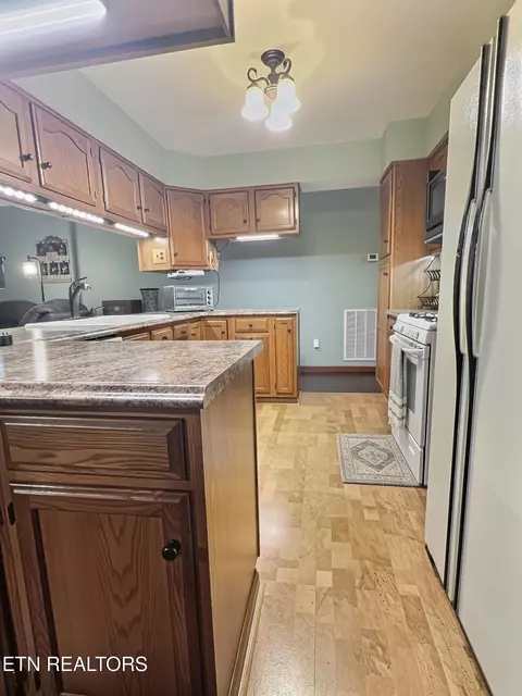 162 Mineral Springs Ln, Jacksboro, TN 37757