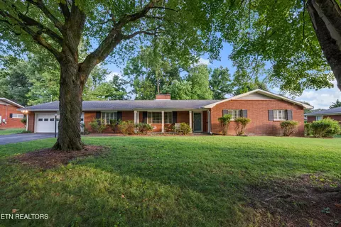 8204 Bennington Dr, Knoxville, TN 37909