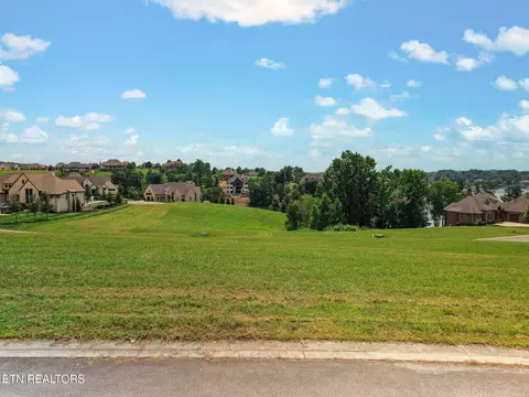 967 Castaway Ln, Lenoir City, TN 37772