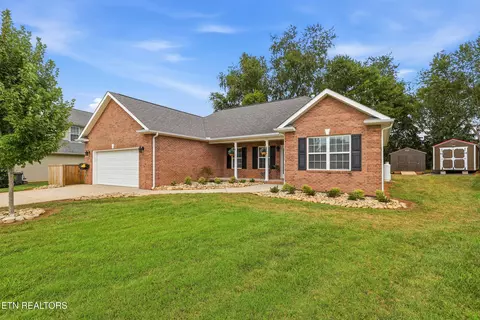 210 Barberry Ct, Maryville, TN 37804