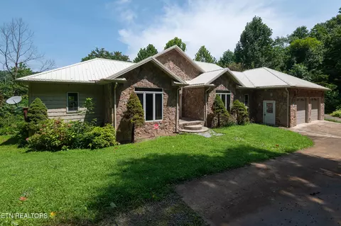 383 Maiden Ln, Speedwell, TN 37870