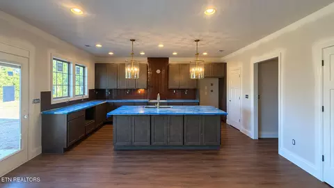 1913 Hickory Reserve Rd, Knoxville, TN 37932