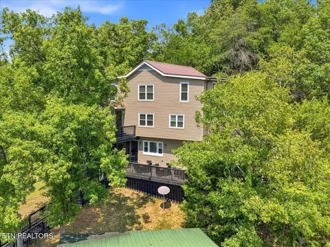 1551 Kinder Ln, Dandridge, TN 37725