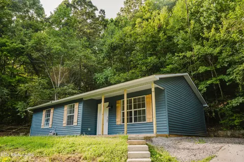 146 Park Pl, Harriman, TN 37748