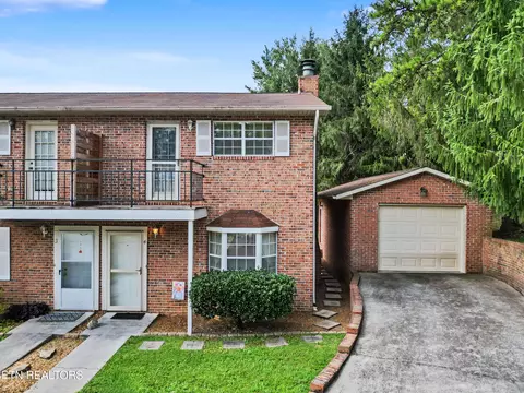 4 Eleven Estates Dr, Lenoir City, TN 37772