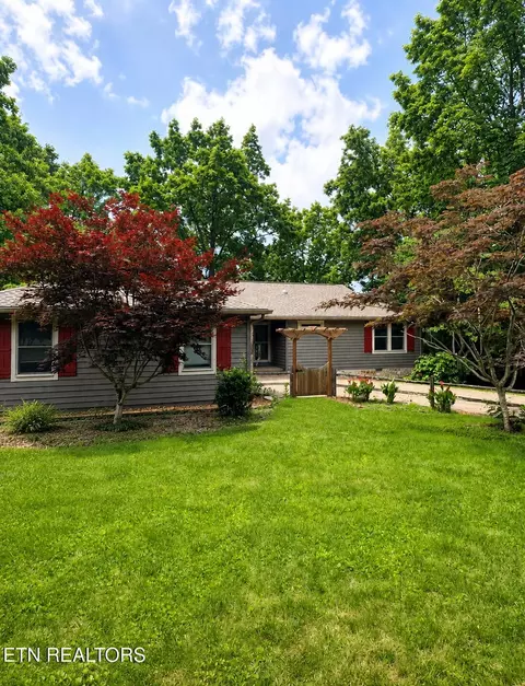 166 Canterbury Dr, Crossville, TN 38558