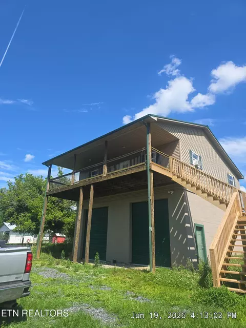1374 Camellia Rd, Newport, TN 37821