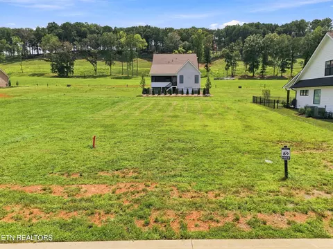 958 Black Bear Cir, Loudon, TN 37774