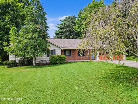 105 Stonecrest Ct, Maryville, TN 37804