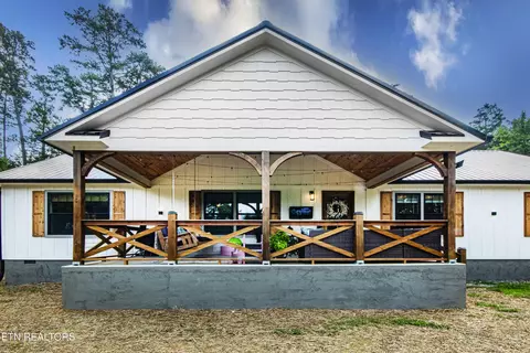 462 Nursery Rd, Dandridge, TN 37725