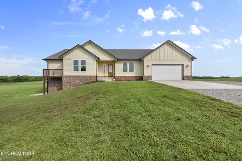 1121 Frogpond Rd, Friendsville, TN 37737