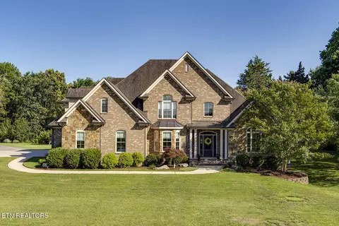 1040 Smith Valley Rd, Lenoir City, TN 37772