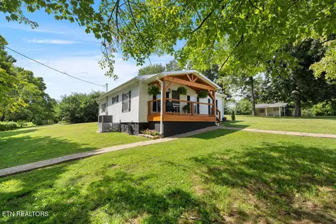 1215 Pine Top St, Lenoir City, TN 37772