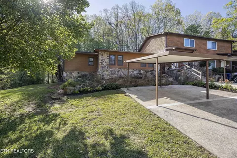 156 Hendrix Dr, Oak Ridge, TN 37830