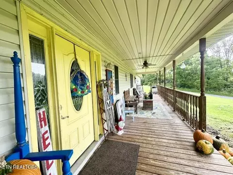 Exterior - 271 Lakin Dr, Clintwood, VA 24228 photo 4 of 5