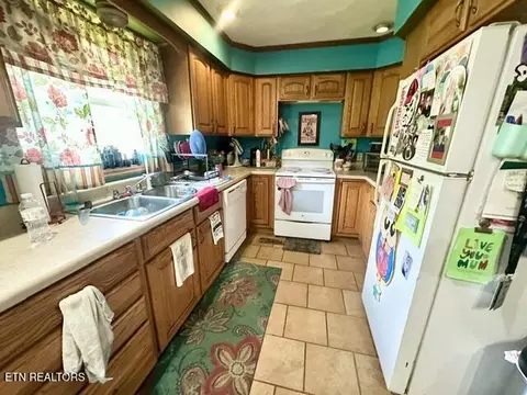Kitchen - 271 Lakin Dr, Clintwood, VA 24228 photo 2 of 3