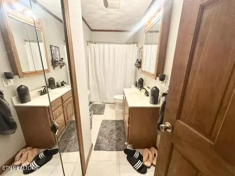 Bath - 271 Lakin Dr, Clintwood, VA 24228 photo 4 of 5