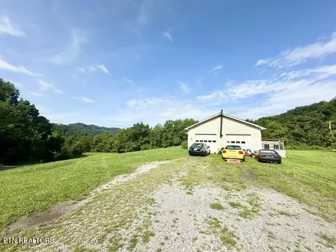 Exterior - 271 Lakin Dr, Clintwood, VA 24228 photo 3 of 5