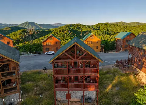 2819 White Oak Ridge Ln, Sevierville, TN 37862