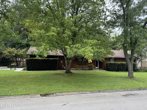 2214 Eva Jean Dr, Maryville, TN 37804