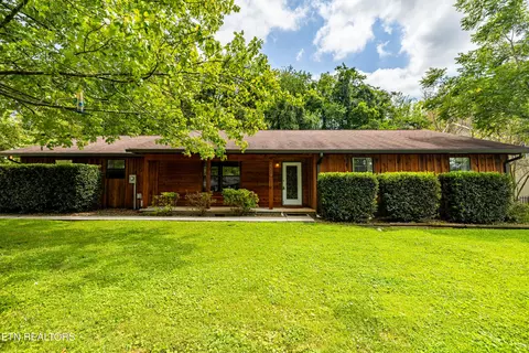 2214 Eva Jean Dr, Maryville, TN 37804