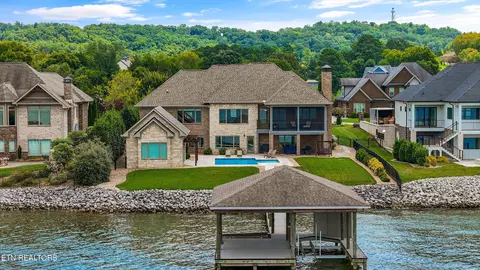 3738 Promontory Pt, Louisville, TN 37777