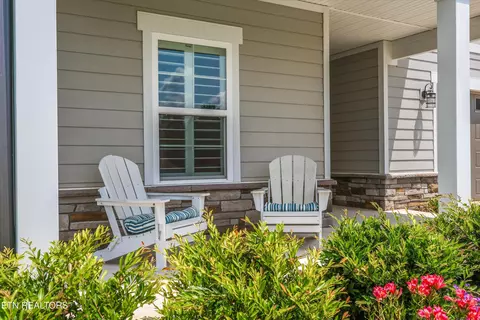 153 Cedar Branch Tr, Lenoir City, TN 37772