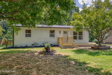 1831 Outer Dr, Lenoir City, TN 37771