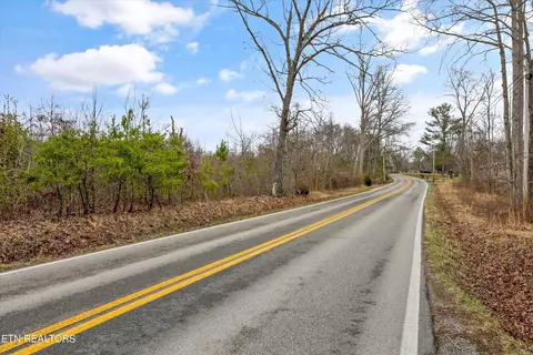 Deer Lodge Hwy, Deer Lodge, TN 37726