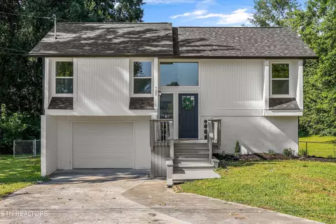 725 Hidden Valley Rd, Knoxville, TN 37923
