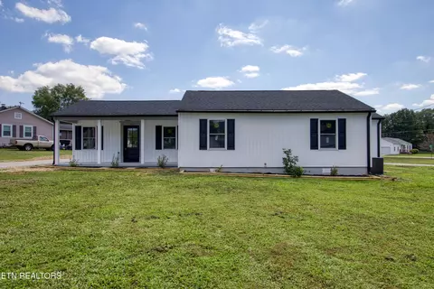 102 Love Dr, Harriman, TN 37748