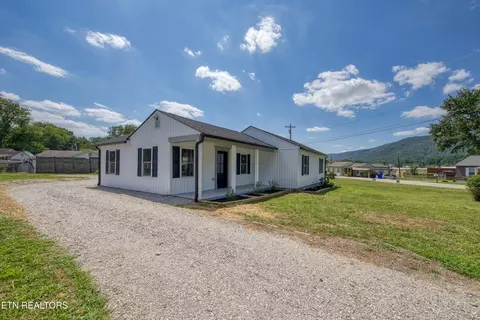 102 Love Dr, Harriman, TN 37748