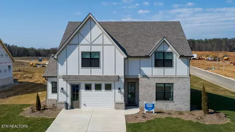 102 Clover Cir, Lenoir City, TN 37772