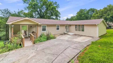 105 Trenton Dr, Oak Ridge, TN 37830