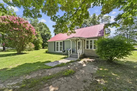 384 Woodlee St, Spencer, TN 38585