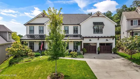 1926 Highlands Ridge Ln, Knoxville, TN 37932