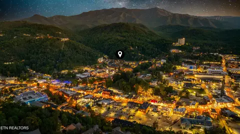 215 Circle Dr UNIT 8, Gatlinburg, TN 37738