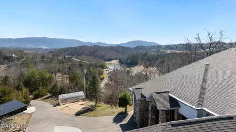 3467 Caywood Rd, Dandridge, TN 37725