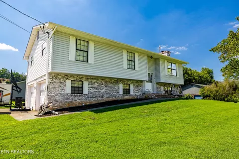 521 Deerfield Cir, Maryville, TN 37804