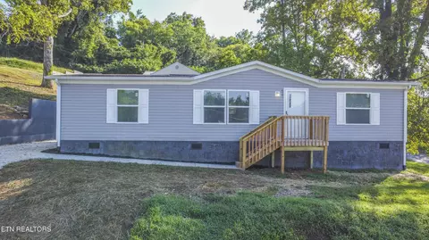 417 Sewanee St, Harriman, TN 37748