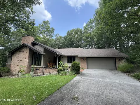 126 Rolling Green Dr, Crossville, TN 38558