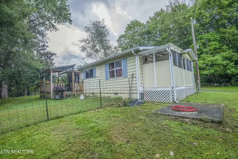 685 Foster Rd, Lenoir City, TN 37771