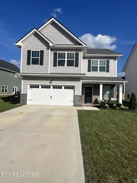 2733 Farmhouse Dr, Maryville, TN 37803