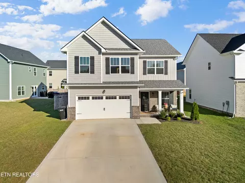 2733 Farmhouse Dr, Maryville, TN 37803