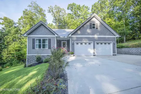 125 Van Stowe Rd, Harriman, TN 37748